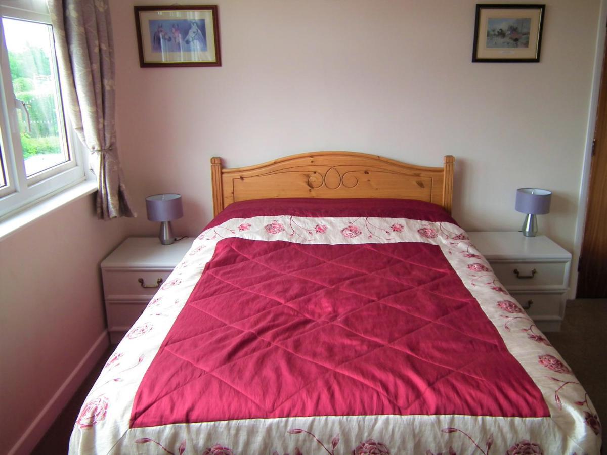 Dove House Bed & Breakfast Bishop's Cleeve Exterior photo